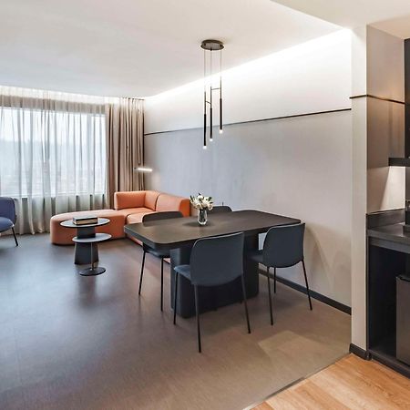 Pullman Santiago Vitacura Экстерьер фото A suite at the hotel