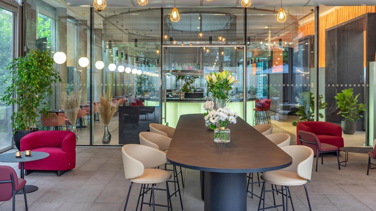 Pullman Santiago Vitacura Экстерьер фото The lounge at the airport