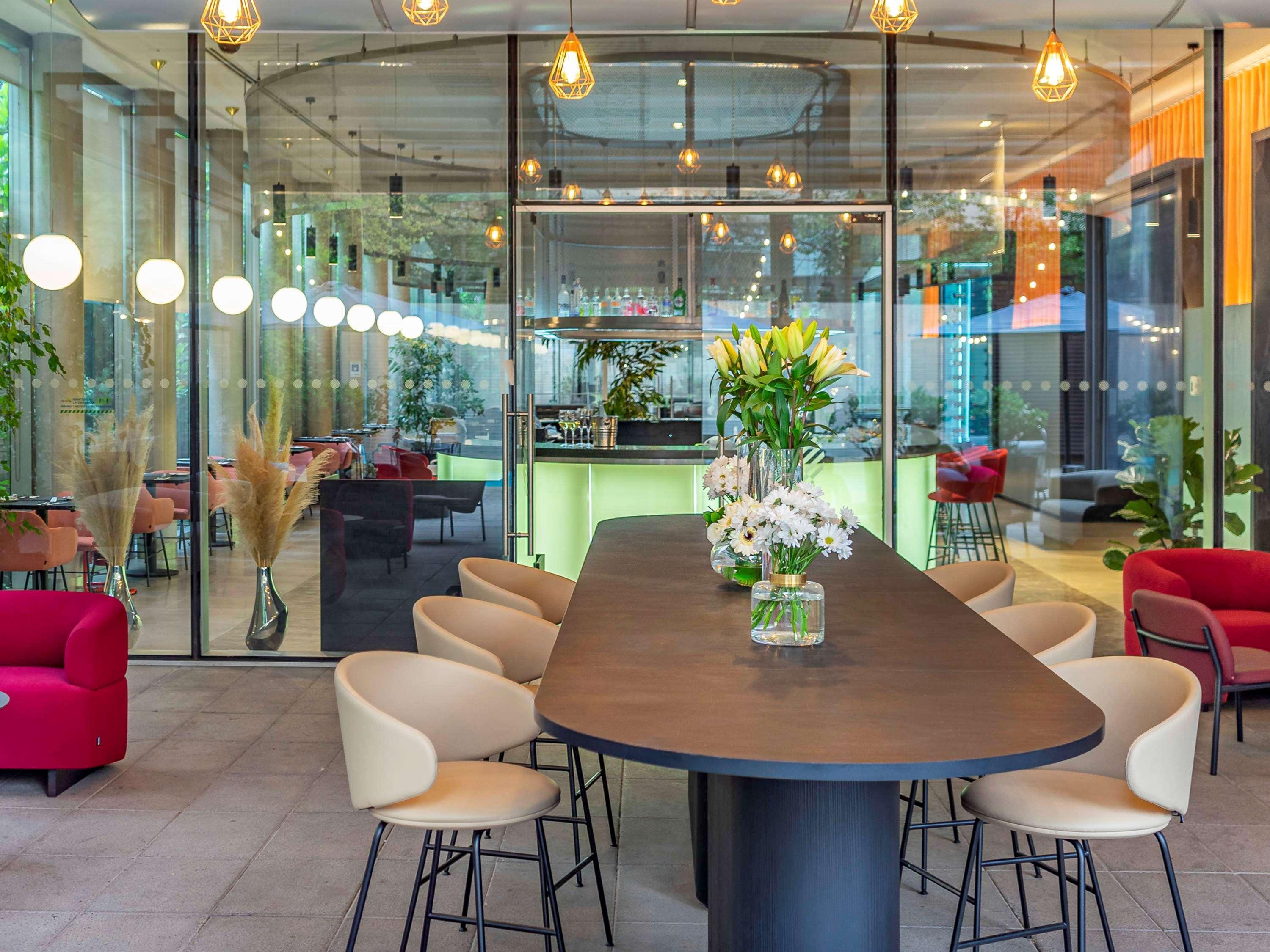 Pullman Santiago Vitacura Экстерьер фото The lounge at the airport