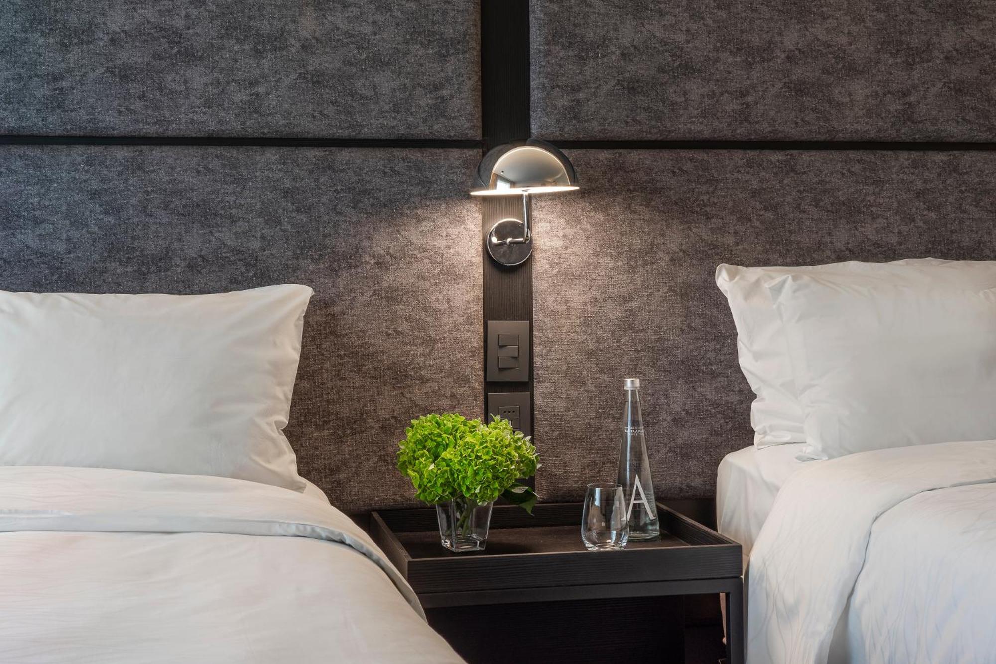 Pullman Santiago Vitacura Экстерьер фото A wall-mounted light