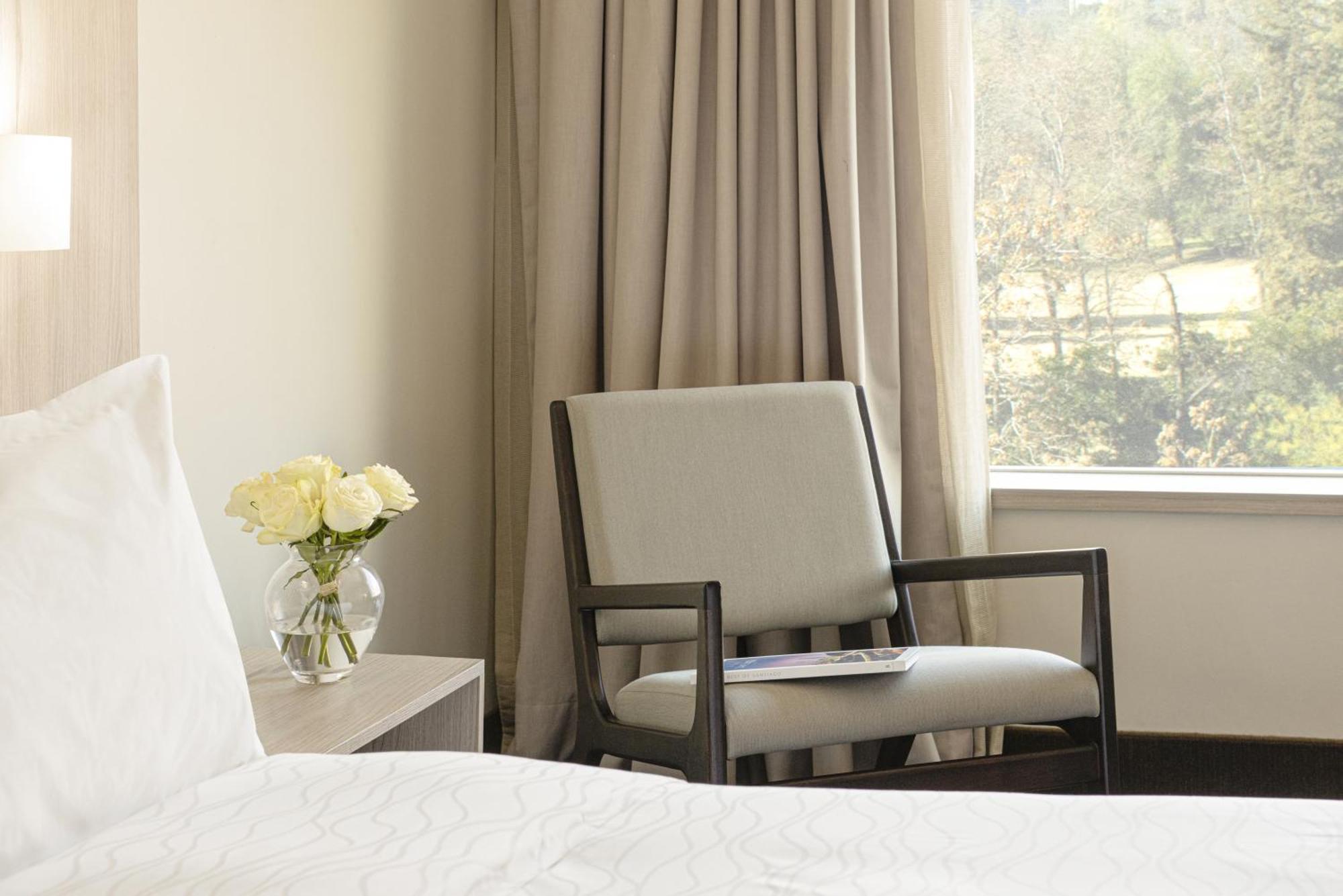 Pullman Santiago Vitacura Экстерьер фото A guest room at the Hotel