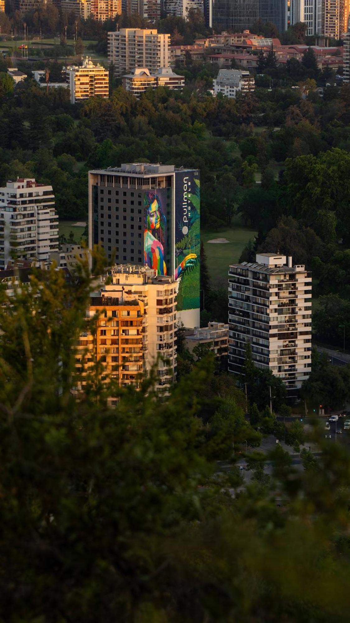 Pullman Santiago Vitacura Экстерьер фото The building at dusk